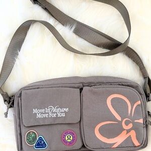 Lululemon Multi-Pocket Crossbody Bag 2.5L with Pink Flower Design